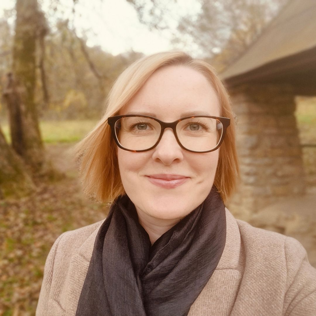 Isabell Fabo beim Erstellen von Newslettern